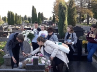 Uczniowie IV LO na grobach zmarłych nauczycieli, pedagogów... - 0
